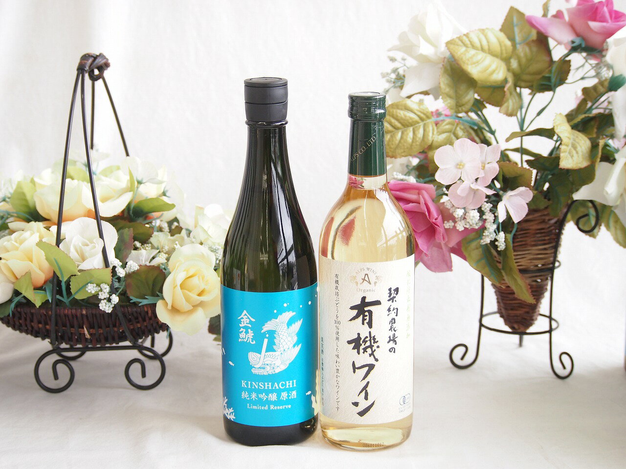 盛田金しゃち酒造が初夏 夏限定で出荷する季節限定酒「金鯱 夏の純米吟醸 夢吟醸」ですね。冬の「しぼっとる」が力強くフレッシュな無ろ過生原酒なのに対し、こちらは蒸し暑い夏にさらりと飲めるよう仕立てられた爽快な一本です。 ### 主な特徴と味わい * **愛知県産酒好適米「夢吟醸」を使用** 愛知県が開発した酒造好適米「夢吟醸（ゆめぎんじょう）」を100%使用しています。すっきりと綺麗な味わいを生み出しやすいお米の特徴がしっかりと活かされています。 * **爽快感重視の軽快な味わい** アルコール度数を少し控えめ（14度?15度ほど）に抑えて調整されており、吟醸ならではの爽やかな香りと、重たさのない軽快でスッキリとした後味が特徴です。 * **夏に映える爽やかなボトルデザイン** 涼しげなブルーのラベルや透明感のあるボトルデザインで、視覚的にも夏らしさを演出しています。 ### おすすめの楽しみ方 キリッと冷やして（5?10℃前後）飲むのがベストです。軽やかで後味がキレイなため、暑い日の晩酌や、酢の物、冷やし鉢、あっさりとした塩味の和食などと合わせるとお互いを引き立て合います。盛田金しゃち酒造が初夏?夏限定で出荷する季節限定酒「金鯱 夏の純米吟醸 夢吟醸」ですね。こちらは蒸し暑い夏にさらりと飲めるよう仕立てられた爽快な一本です。 ### 主な特徴と味わい * **愛知県産酒好適米「夢吟醸」を使用** 愛知県が開発した酒造好適米「夢吟醸（ゆめぎんじょう）」を100%使用しています。すっきりと綺麗な味わいを生み出しやすいお米の特徴がしっかりと活かされています。 * **爽快感重視の軽快な味わい** アルコール度数を少し控えめ（14度?15度ほど）に抑えて調整されており、吟醸ならではの爽やかな香りと、重たさのない軽快でスッキリとした後味が特徴です。 * **夏に映える爽やかなボトルデザイン** 涼しげなブルーのラベルや透明感のあるボトルデザインで、視覚的にも夏らしさを演出しています。 ### おすすめの楽しみ方 キリッと冷やして（5?10℃前後）飲むのがベストです。軽やかで後味がキレイなため、暑い日の晩酌や、酢の物、冷やし鉢、あっさりとした塩味の和食などと合わせるとお互いを引き立て合います。 夏限定ならではのクリアな飲み口が魅力です。