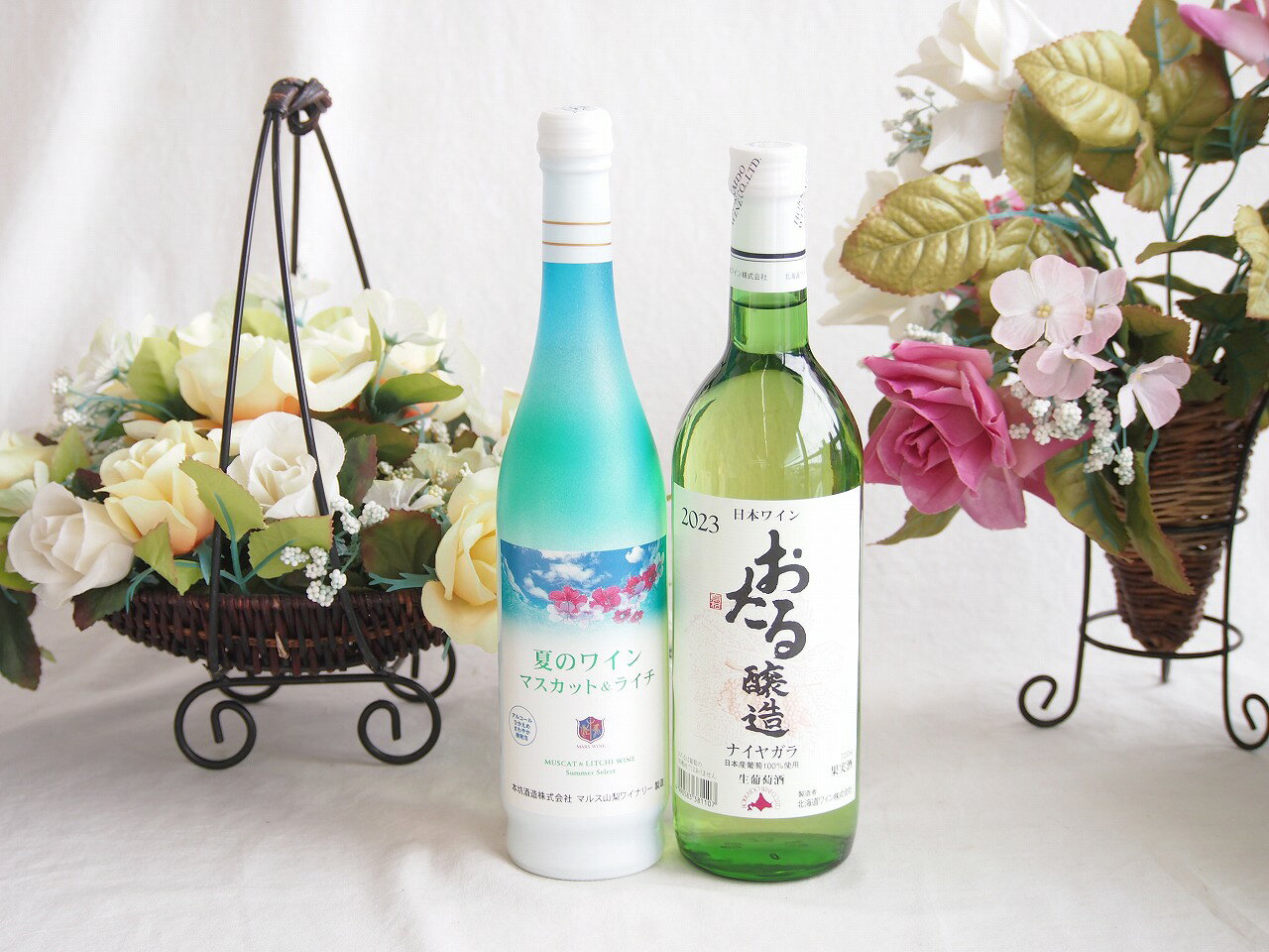本坊酒造の「マルス山梨ワイナリー」が手がける、夏季限定のとても爽やかな**微発泡白ワイン**です。 夏の青空やエメラルドグリーンの海をイメージしたスタイリッシュなボトルに入っており、見た目からも涼しさを感じられる人気の一本です。具体的な特徴をいくつかご紹介しますね。 ### 1. マスカット×ライチのフルーティーな香りと味わい マスカットのフレッシュでジューシーな果実味に、ライチのエキゾチックで上品な香りが絶妙にマッチしています。味わいは「やや甘口」で、果実の自然な甘みと爽やかな酸味がバランスよく広がります。 ### 2. アルコール度数7%で飲みやすい 一般的なワイン（アルコール度数12?14%ほど）に比べて、7%と低めに抑えられています。お酒があまり強くない方や、普段ワインを飲み慣れていない方でも、ジュース感覚でスイスイ飲めると評判です。 ### 3. 心地よい微発泡 優しくシュワシュワと弾ける炭酸（微発泡）が含まれているため、後味がもたつかずスッキリしています。冷蔵庫で「キリリと冷やす」ことで、夏にぴったりの圧倒的な清涼感を楽しめます。 ### 4. カジュアルに楽しめる500mlサイズ 通常のワインボトル（750ml）よりも少し小ぶりな500mlサイズなので、1?2人で気軽に飲みきれるのもうれしいポイントです。 --- よく冷やして食前酒にしたり、夏の夜のリラックスタイムにデザート感覚で飲むのがおすすめのワインです。夏のワインマスカット＆ライチと国産ワインセット(おたる醸造 ナイアガラ 白ワイン やや甘口(北海道)720mlマスカット＆ライチ7度(山梨県)500ml