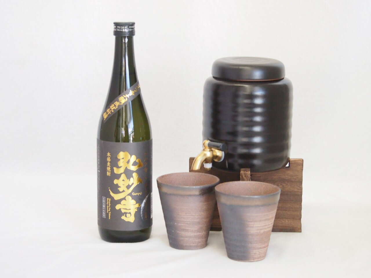 本格焼酎サーバー1000cc(18cm×24cm 1kg)三重県萬古焼き備前金彩ペアカップ(200ml×2個)井上酒造 本格麦焼酎 ゴルフ寺弘妙寺 (大分県) ...