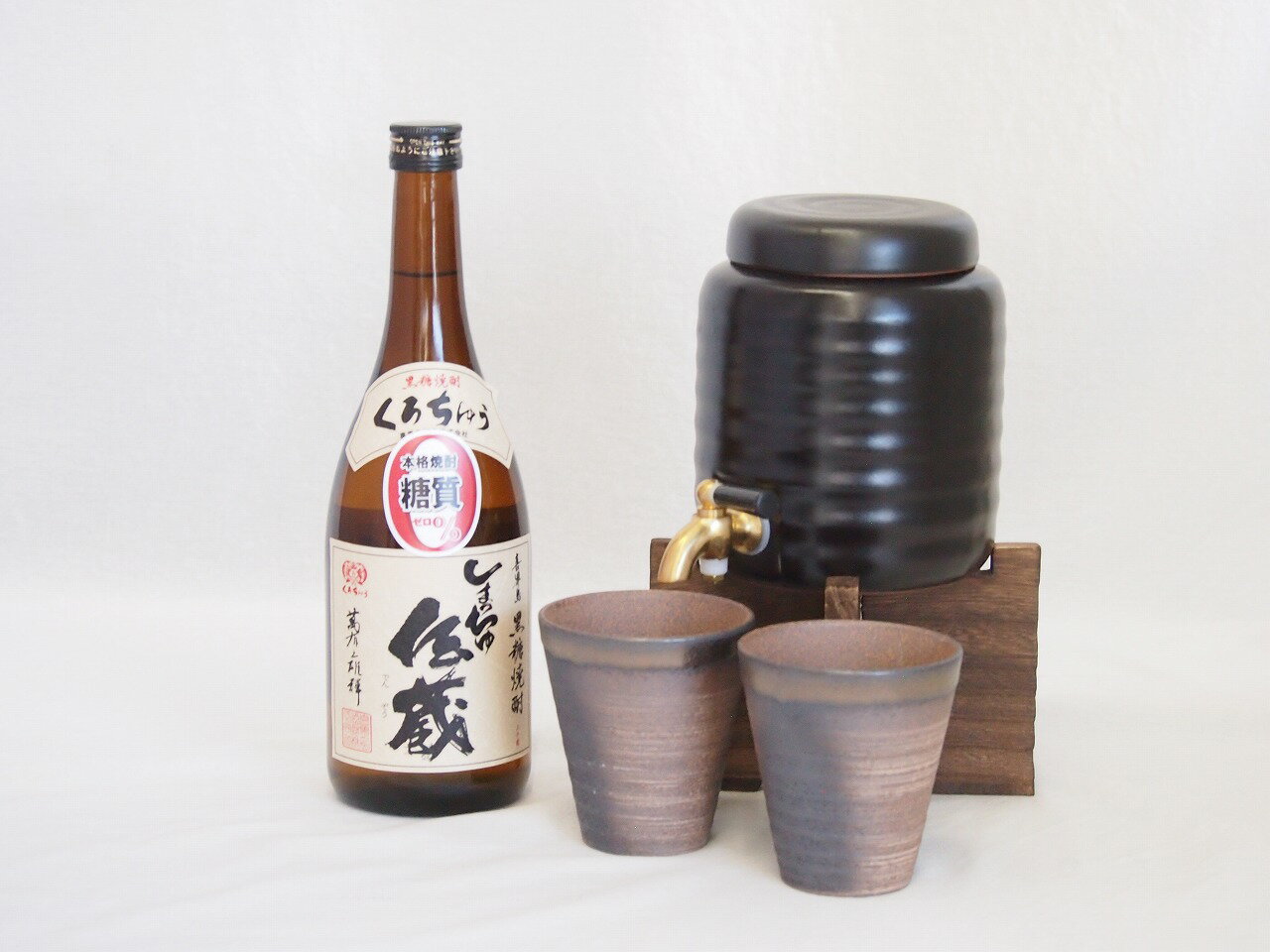 本格焼酎サーバー1000cc(18cm×24cm 1kg)三重県萬古焼き備前金彩ペアカップ(200ml×2個)喜界島酒造 黒糖焼酎 くろちゅうしまっちゅ伝蔵 (...