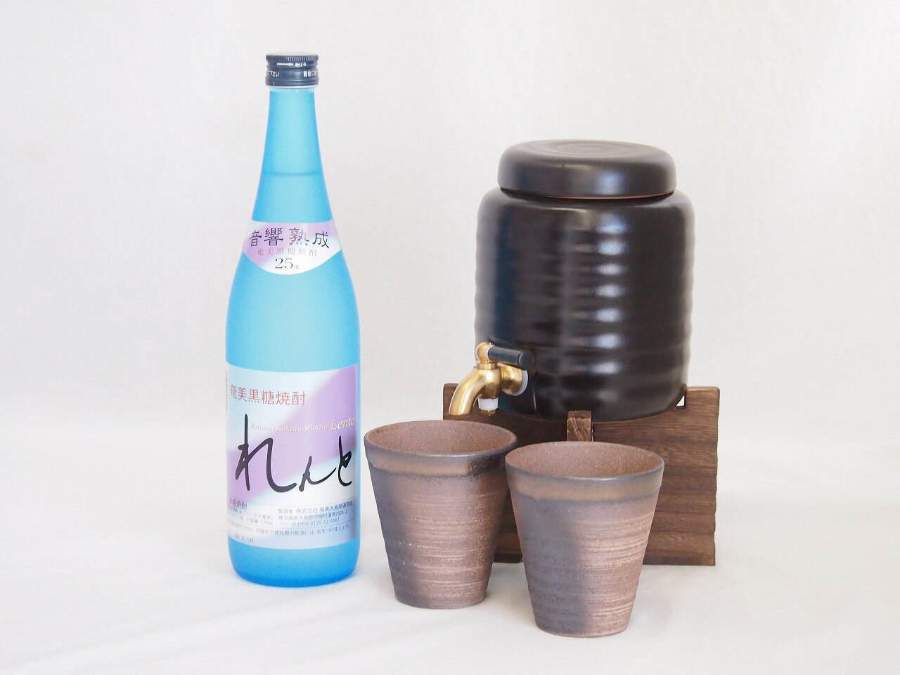 本格焼酎サーバー1000cc(18cm×24cm 1kg)三重県萬古焼き備前金彩ペアカップ(200ml×2個)奄美大島開運酒造 音響熟成黒糖焼酎 れんと (鹿児...