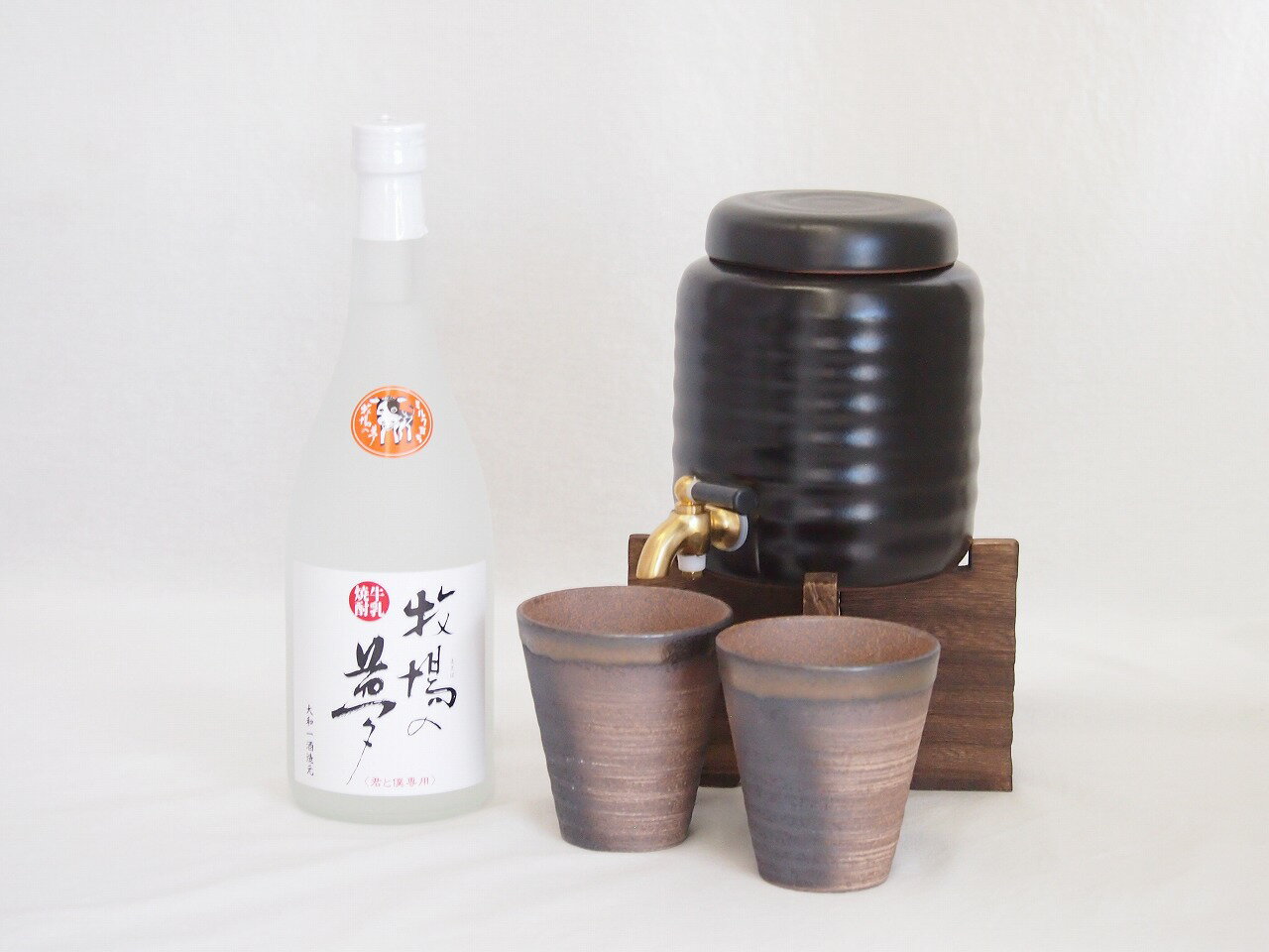 本格焼酎サーバー1000cc(18cm×24cm 1kg)三重県萬古焼き備前金彩ペアカップ(200ml×2個)牛乳焼酎 牧場の夢(熊本県) 720ml×1本