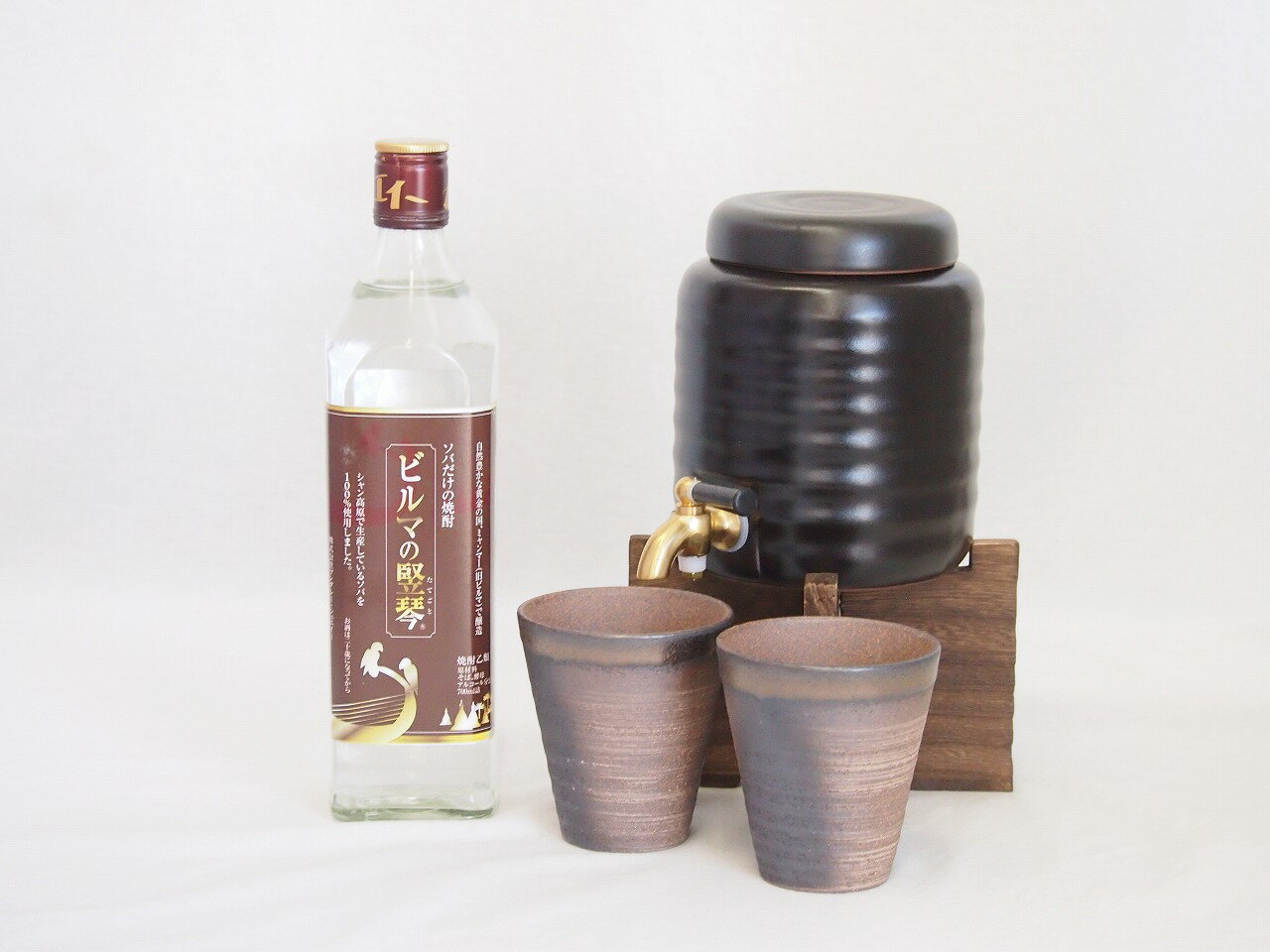 本格焼酎サーバー1000cc(18cm×24cm 1kg)三重県萬古焼き備前金彩ペアカップ(200ml×2個) ソバだけのそば焼酎 ビルマの竪琴 (ミャンマー)...