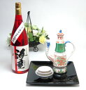 濱田酒造 芋焼酎 祝の赤　黒麹造り海童　 1800ml 味わいの特徴 平成14年鹿児島県本格焼酎鑑評会「総裁賞」代表受賞、熊本国税局酒類鑑評会「優秀賞」受賞、新ふるさと特産品コンクール「特賞」と輝かしい賞を受賞した栄えある焼酎です。業界初の赤のボトルで特徴のある商品に仕上げました。受賞の祝、人との出会いと門出の祝をイメージした赤ボトルに祝の意味を込めて命名しました。　 製造元 濱田酒造（株）　 産地 [鹿児島県]　　 種別 芋焼酎 主要原料名 さつま芋、米麹　　 アルコール度数25% 容量1800ml お気軽にお申し付け下さい。 ギフトラッピング、化粧箱入りなど賜ります。 下記のようなお祝いに対応させて頂きますのでご用命くださいませ。 【父の日】【母の日】【敬老の日】【お中元】【お歳暮】【誕生祝 バースデー】【内祝い】【出産祝】【昇進祝】【還暦祝】【お見舞い】【お祝い】【ありがとう】【おめでとう】【クリスマス】【成人祝】【入学祝】【卒業祝】【就職祝】【】【転職祝】【転居祝】【新居祝】【】【敬老の日】【結婚記念日】【謹賀新年】【引き出物】【正月】【元旦】