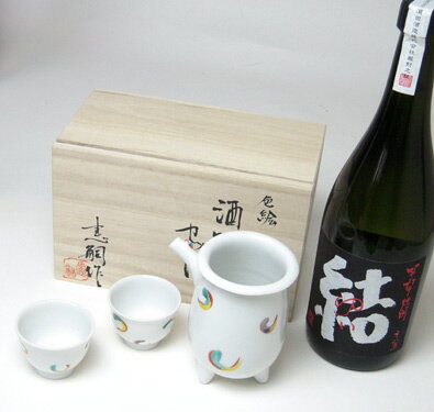 【限定】濱田酒造　芋焼酎 　結（ゆい）芋芋焼酎　28度　720mll 味わいの特徴 この焼酎は、東海地区の酒屋有志で作る「結の会」の究極の芋焼酎を造りたいと言う願いと濱田酒造の技術と焼酎造りに対するこだわりが結実して完成したものです。鹿児島産の厳選されたさつまい芋とさつま芋麹だけで作り上げた芋芋焼酎です。純粋な芋焼酎にこだわり28度で瓶詰めしました。ほんのりした芋の香りと純芋焼酎ならではのすっきりした味わいが魅力の逸品です。 製造元 濱田酒造株式会社　　　　 産地 [鹿児島県]　 種別 芋焼酎 主要原料名 さつまいも、芋麹　　　 アルコール度数 28% 容量 720ml お気軽にお申し付け下さい。 ギフトラッピング、化粧箱入りなど賜ります。 下記のようなお祝いに対応させて頂きますのでご用命くださいませ。 【父の日】【母の日】【敬老の日】【お中元】【お歳暮】【誕生祝 バースデー】【内祝い】【出産祝】【昇進祝】【還暦祝】【お見舞い】【お祝い】【ありがとう】【おめでとう】【クリスマス】【成人祝】【入学祝】【卒業祝】【就職祝】【】【転職祝】【転居祝】【新居祝】【】【敬老の日】【結婚記念日】【謹賀新年】【引き出物】【正月】【元旦】