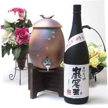 信楽焼・明山窯　焼酎サーバー　火色金小紋　2200cc(専用木台付き)+【限定品】洞窟かめ貯蔵　本格米焼酎 巌窟王（がんくつおう）1800ml