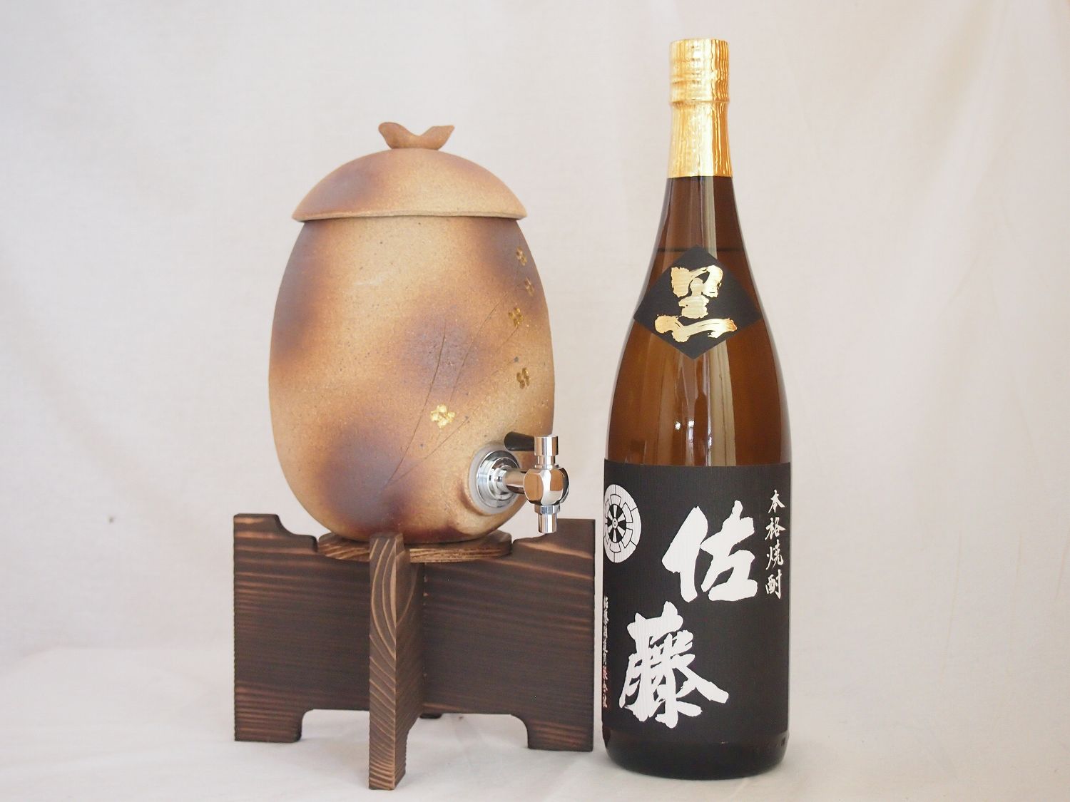 佐藤 黒 信楽焼・明山窯　焼酎サーバー　火色金小紋　2200cc(滋賀県)芋焼酎 佐藤黒 1800ml(鹿児島)