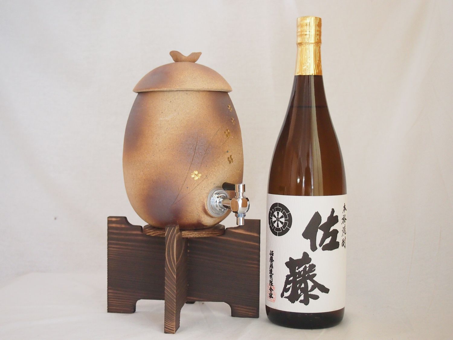 信楽焼・明山窯 焼酎サーバー 火色金小紋 2200cc(滋賀県)芋焼酎 佐藤白 1800ml(鹿児島)