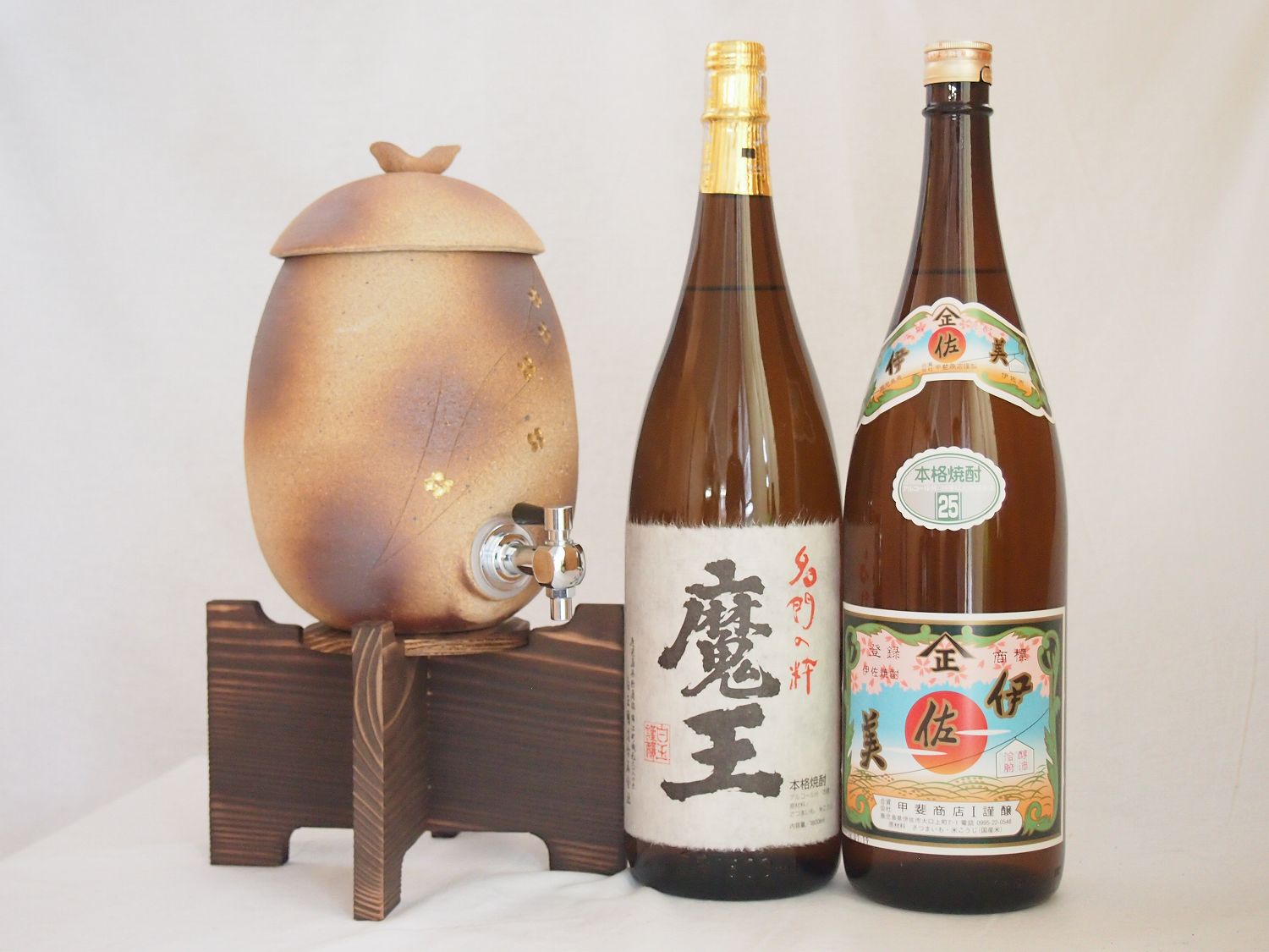 伊佐美 信楽焼・明山窯　焼酎サーバー　火色金小紋　2200cc(滋賀県)芋焼酎2本セット 甲斐商店 伊佐美1800ml 魔王1800ml(鹿児島)