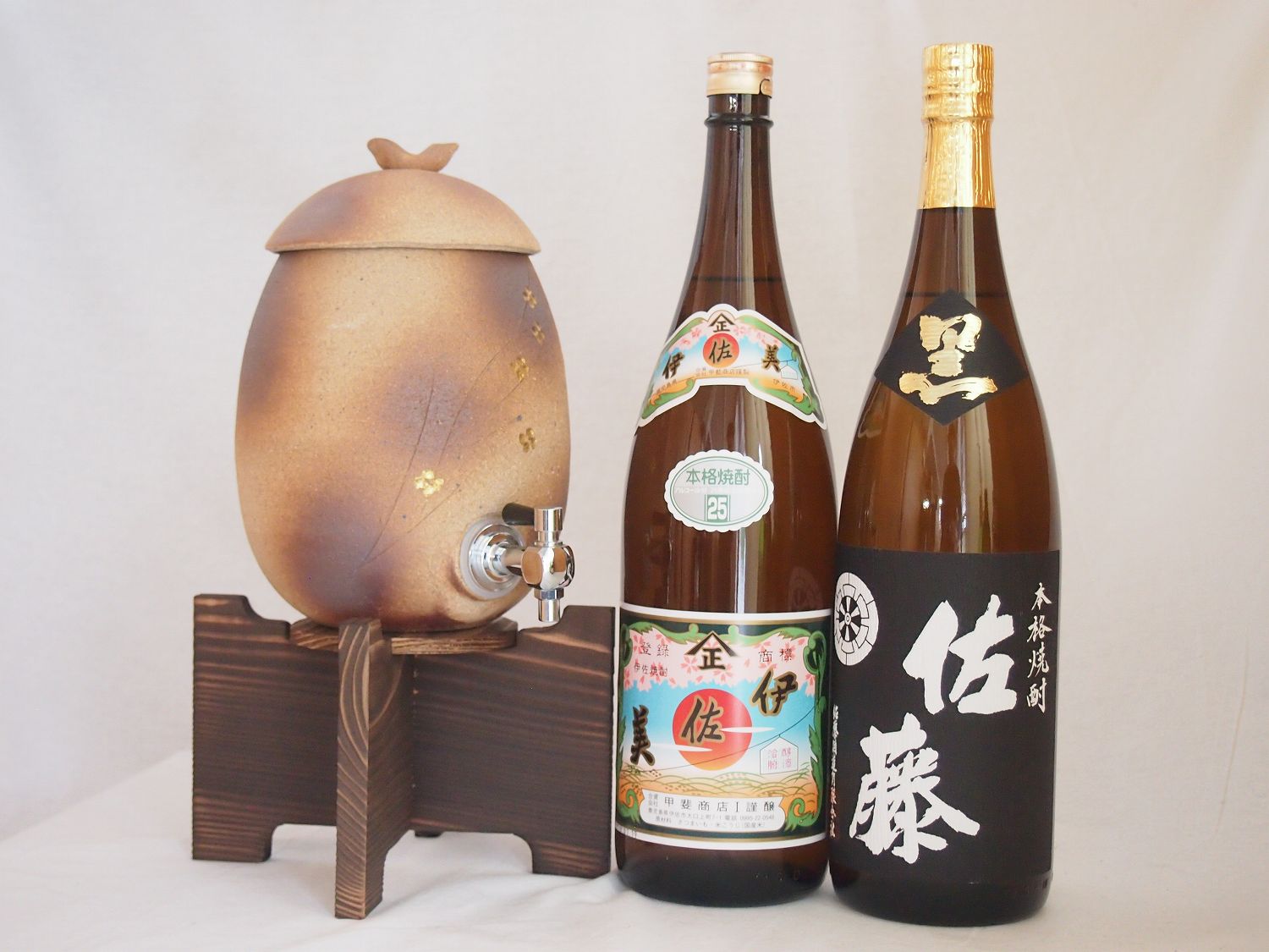 伊佐美 信楽焼・明山窯　焼酎サーバー　火色金小紋　2200cc(滋賀県)芋焼酎2本セット 甲斐商店 伊佐美1800ml 佐藤黒1800ml(鹿児島)