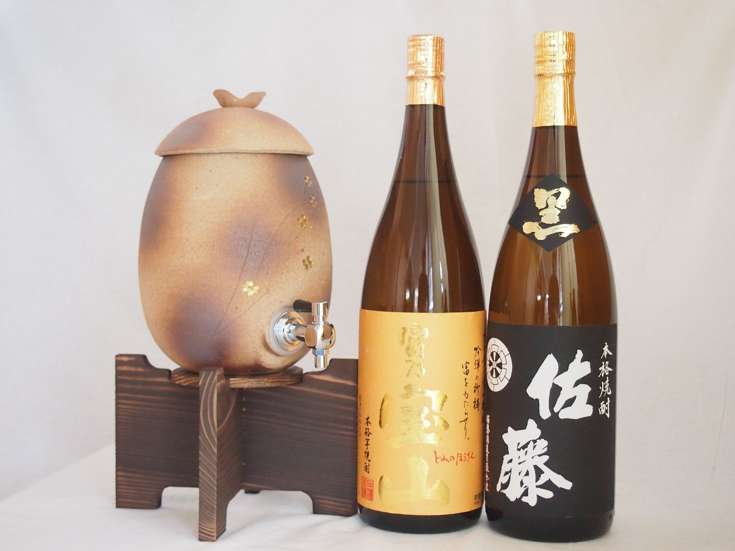 佐藤 黒 信楽焼・明山窯　焼酎サーバー　火色金小紋　2200cc(滋賀県)芋焼酎2本セット 西酒造 富乃宝山1800ml 佐藤黒1800ml(鹿児島)