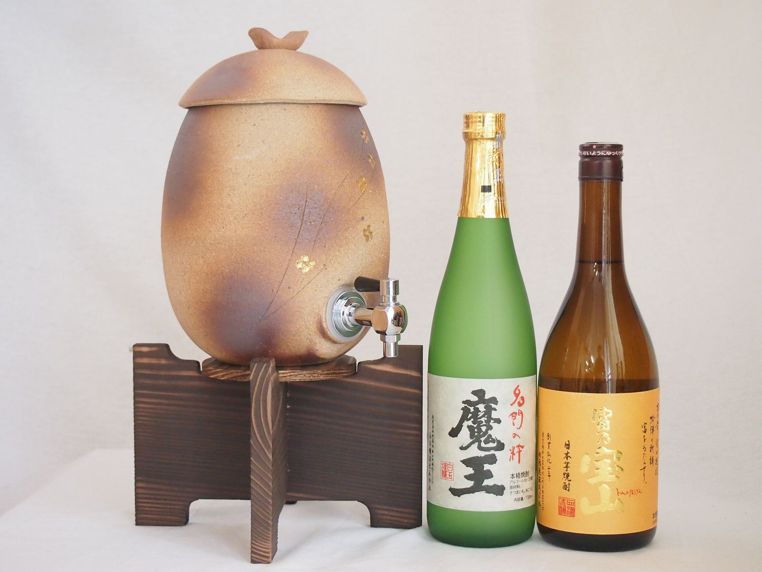 信楽焼・明山窯 焼酎サーバー 火色金小紋 2200cc 滋賀県 芋焼酎2本セット 魔王720ml 富乃宝山720ml 鹿児島 