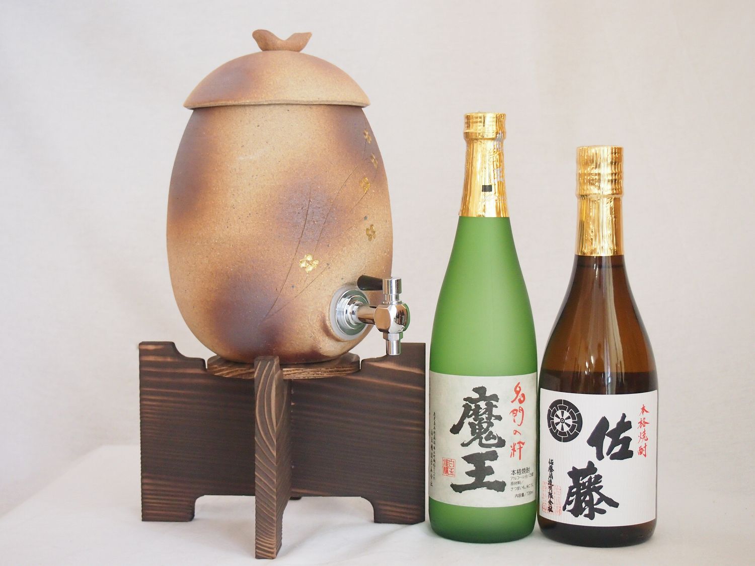 信楽焼・明山窯　焼酎サーバー　火色金小紋　2200cc(滋賀県)芋焼酎2本セット 魔王720ml 佐藤白720ml(鹿児島)