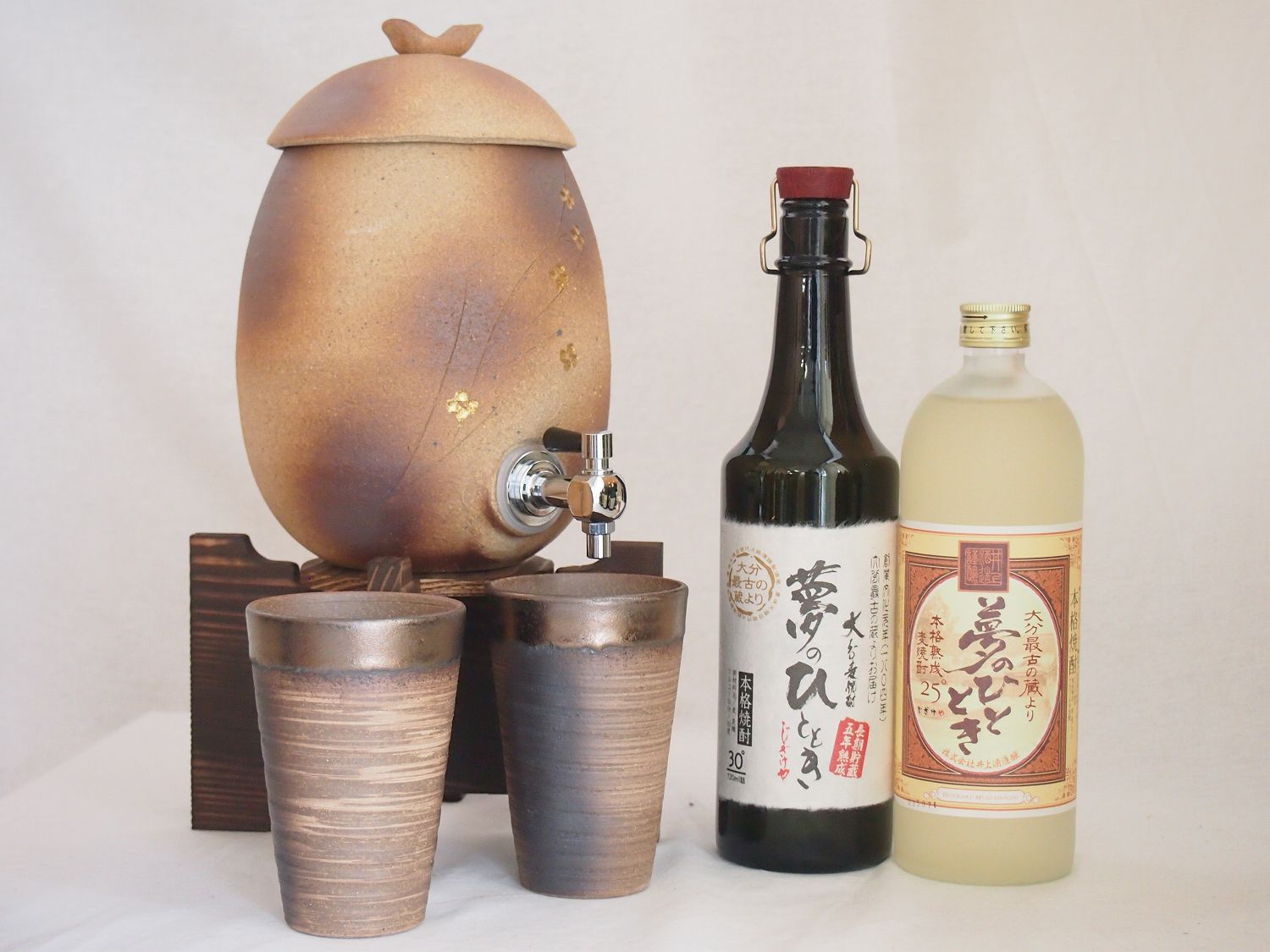 信楽焼・明山窯 焼酎サーバー 火色金小紋 2200cc(滋賀県)+萬古焼・備前金彩焼酎ペアカップ(三重県)+麦焼酎 井上酒造 夢のひととき 5年長期熟成夢のひと...