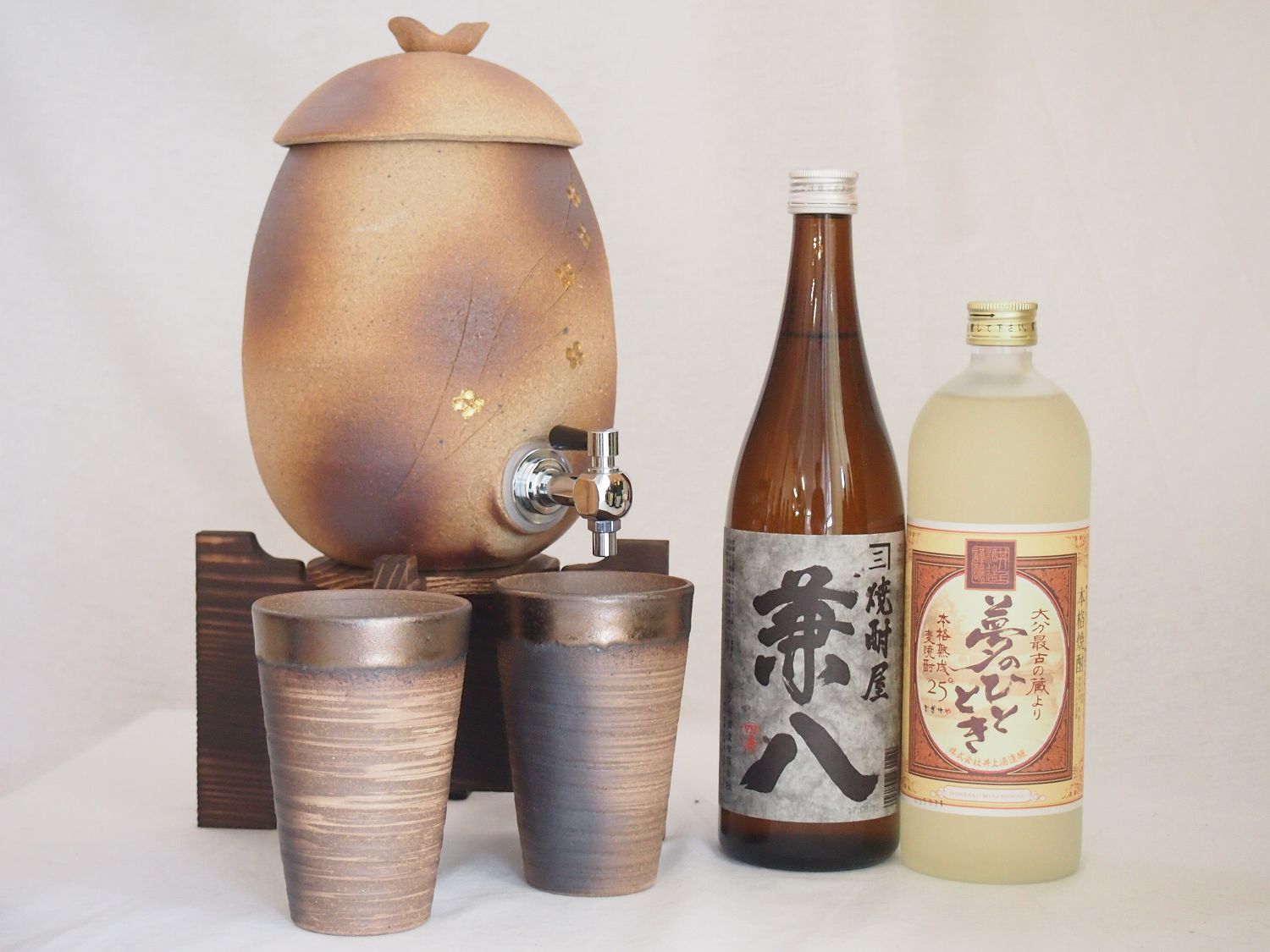 信楽焼・明山窯 焼酎サーバー 火色金小紋 2200cc(滋賀県)+萬古焼・備前金彩焼酎ペアカップ(三重県)+芋焼酎 兼八 夢のひととき 720ml