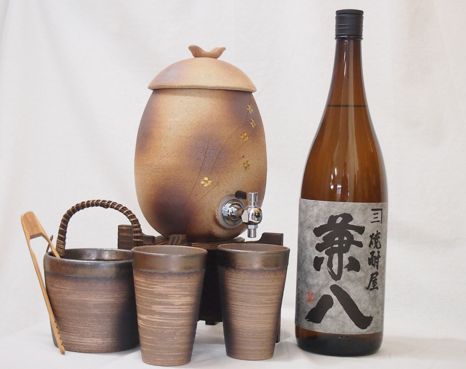 信楽焼・明山窯 焼酎サーバー 火色金小紋 2200cc(滋賀県)+萬古焼・備前金彩焼酎ペアカップ 氷入れ(三重県)+芋焼酎 四ツ谷酒造 兼八 1800ml(大分...