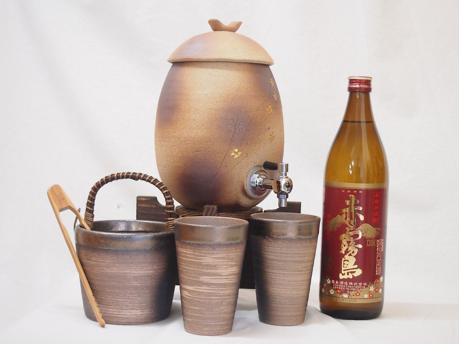 信楽焼・明山窯 焼酎サーバー 火色金小紋 2200cc(滋賀県)+萬古焼・備前金彩焼酎ペアカップ 氷入れ(三重県)+芋焼酎 赤霧島 900ml(宮崎県)