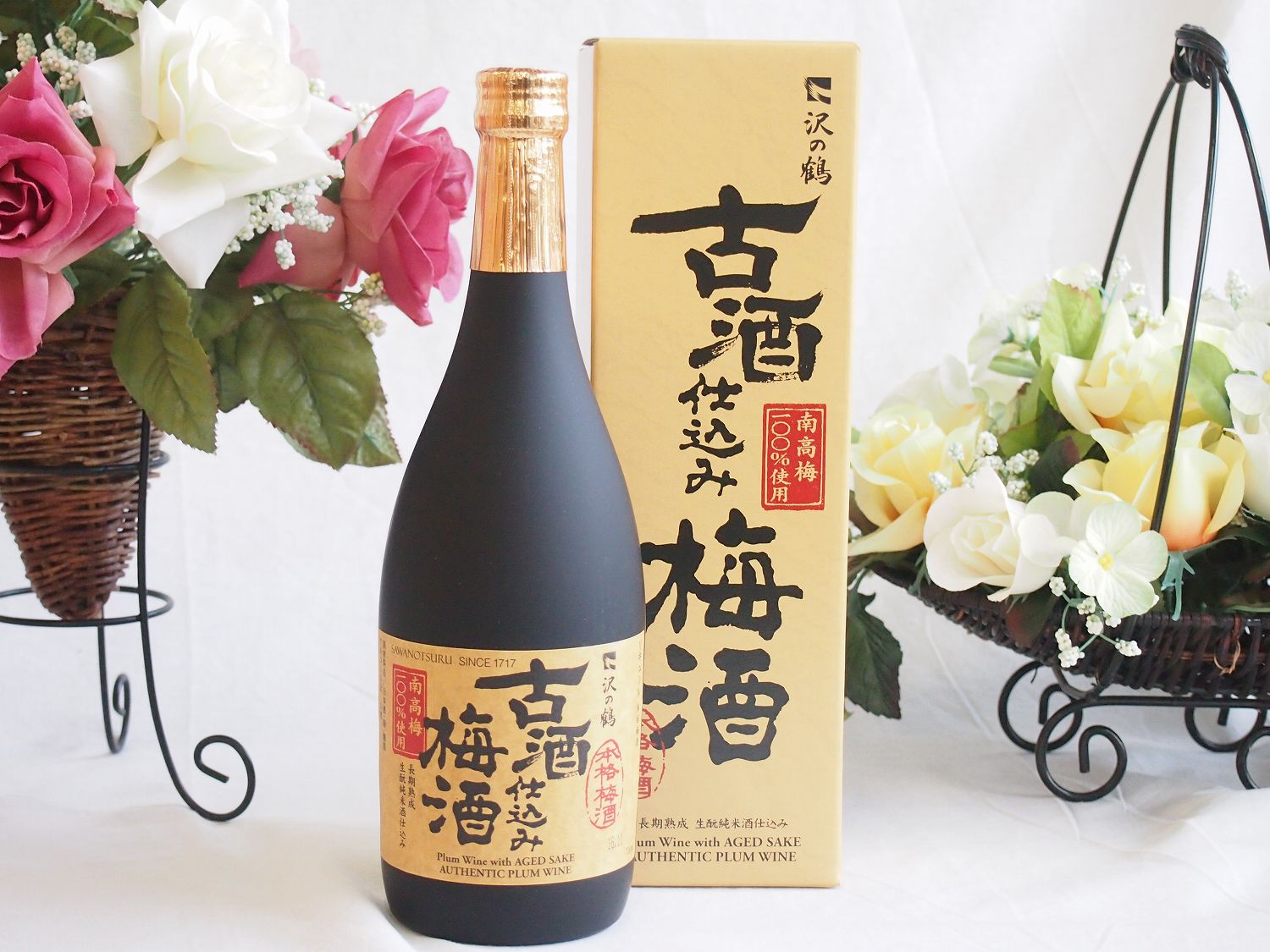 沢の鶴　古酒仕込み梅酒 720ml 味わいの特徴 「1999年古酒仕込み梅酒」は、1999年醸造の生&#37211;造り純米酒で漬けた梅酒なので古酒特有の深い味わいが醸し出す贅沢な味わいが楽しめるプレミアム梅酒です。 製造元 沢に鶴 原産地 ［兵庫県］　 種別 リキュール 主要原料 日本酒、梅、糖類酎　 アルコール度数11% 容量720ml　