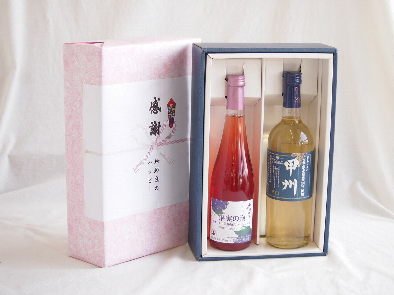 「最もリッチで、濃厚な果実味」**を楽しめるのがこの黒葡萄です。まるで高級なプレミアムぶどうジュースをお酒にしたような贅沢感があります。 --- ### ?? 「北海道黒葡萄」の特徴 このワインは、北海道産の黒ぶどう（主にキャンベル・アーリ...