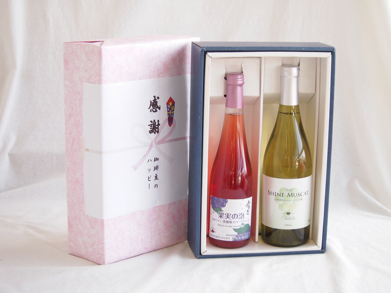 「最もリッチで、濃厚な果実味」**を楽しめるのがこの黒葡萄です。まるで高級なプレミアムぶどうジュースをお酒にしたような贅沢感があります。 --- ### ?? 「北海道黒葡萄」の特徴 このワインは、北海道産の黒ぶどう（主にキャンベル・アーリ...