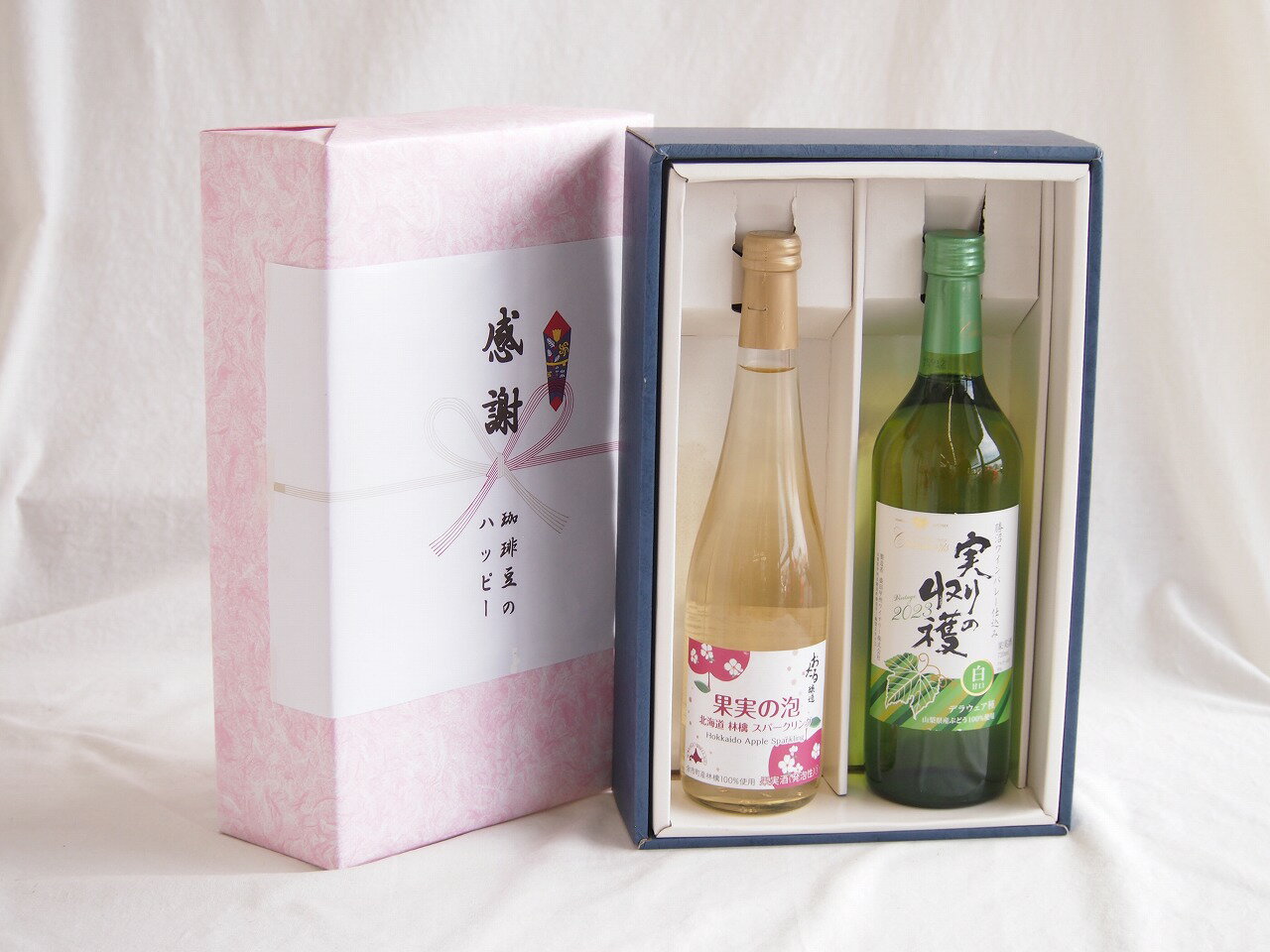 「もぎたてのリンゴをそのまま頬張ったような、フレッシュで贅沢な大人のリンゴジュース」**のようなスパークリングワインです。 一般的なブドウのワインとは異なり、リンゴのみを原料とした「シードル」と呼ばれる種類に近いお酒です。詳しい特徴を3つの...