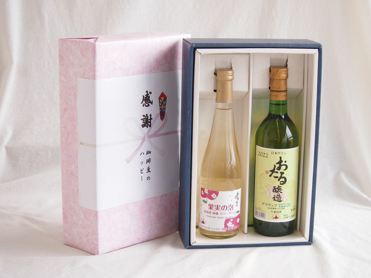 「もぎたてのリンゴをそのまま頬張ったような、フレッシュで贅沢な大人のリンゴジュース」**のようなスパークリングワインです。 一般的なブドウのワインとは異なり、リンゴのみを原料とした「シードル」と呼ばれる種類に近いお酒です。詳しい特徴を3つの...