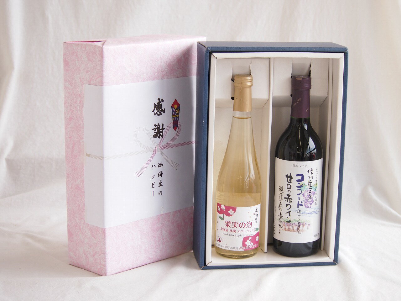 「もぎたてのリンゴをそのまま頬張ったような、フレッシュで贅沢な大人のリンゴジュース」**のようなスパークリングワインです。 一般的なブドウのワインとは異なり、リンゴのみを原料とした「シードル」と呼ばれる種類に近いお酒です。詳しい特徴を3つの...