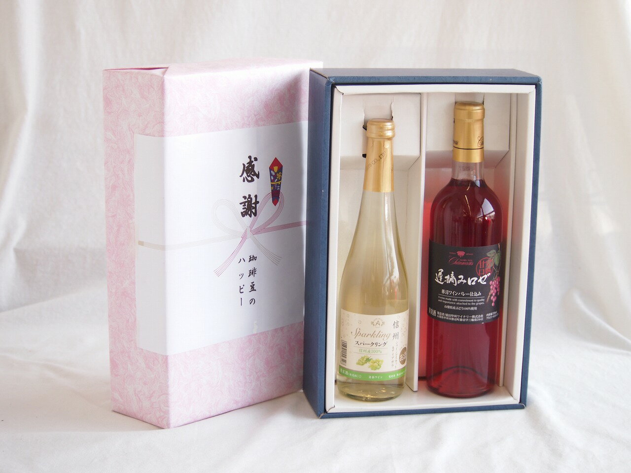 長野県産のぶどうを贅沢に使用した、非常にフルーティーで飲みやすい低アルコールの甘口スパークリングワインです。 1. 贅沢な2種類のぶどうを使用 シャインマスカット:** 上品で華やかな香りと、濃厚な甘みが特徴です。 ナイアガラ:** 非常に...