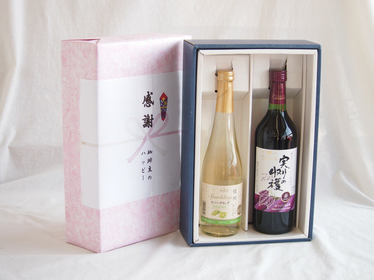 長野県産のぶどうを贅沢に使用した、非常にフルーティーで飲みやすい低アルコールの甘口スパークリングワインです。 1. 贅沢な2種類のぶどうを使用 シャインマスカット:** 上品で華やかな香りと、濃厚な甘みが特徴です。 ナイアガラ:** 非常に...