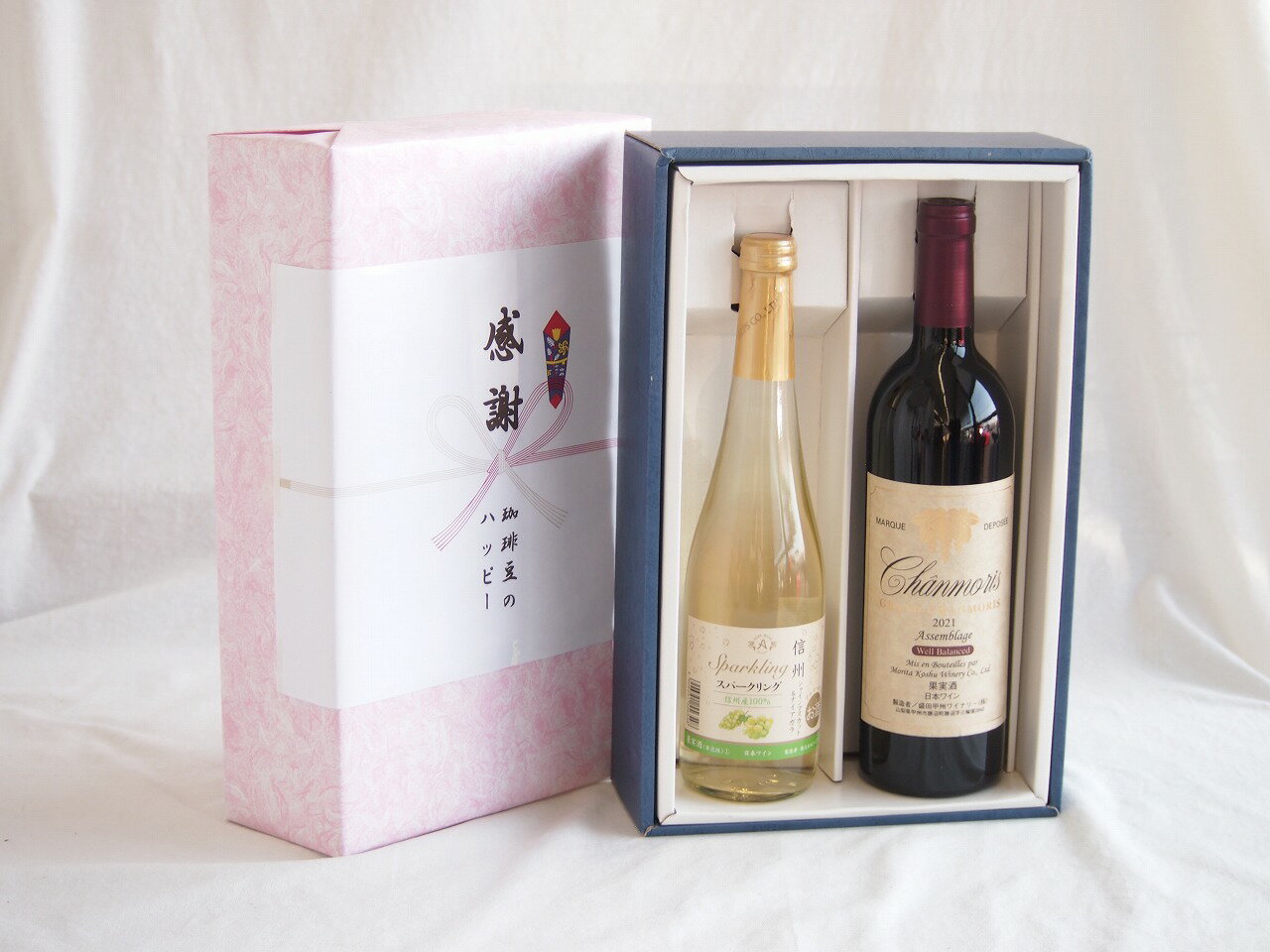 長野県産のぶどうを贅沢に使用した、非常にフルーティーで飲みやすい低アルコールの甘口スパークリングワインです。 1. 贅沢な2種類のぶどうを使用 シャインマスカット:** 上品で華やかな香りと、濃厚な甘みが特徴です。 ナイアガラ:** 非常に...