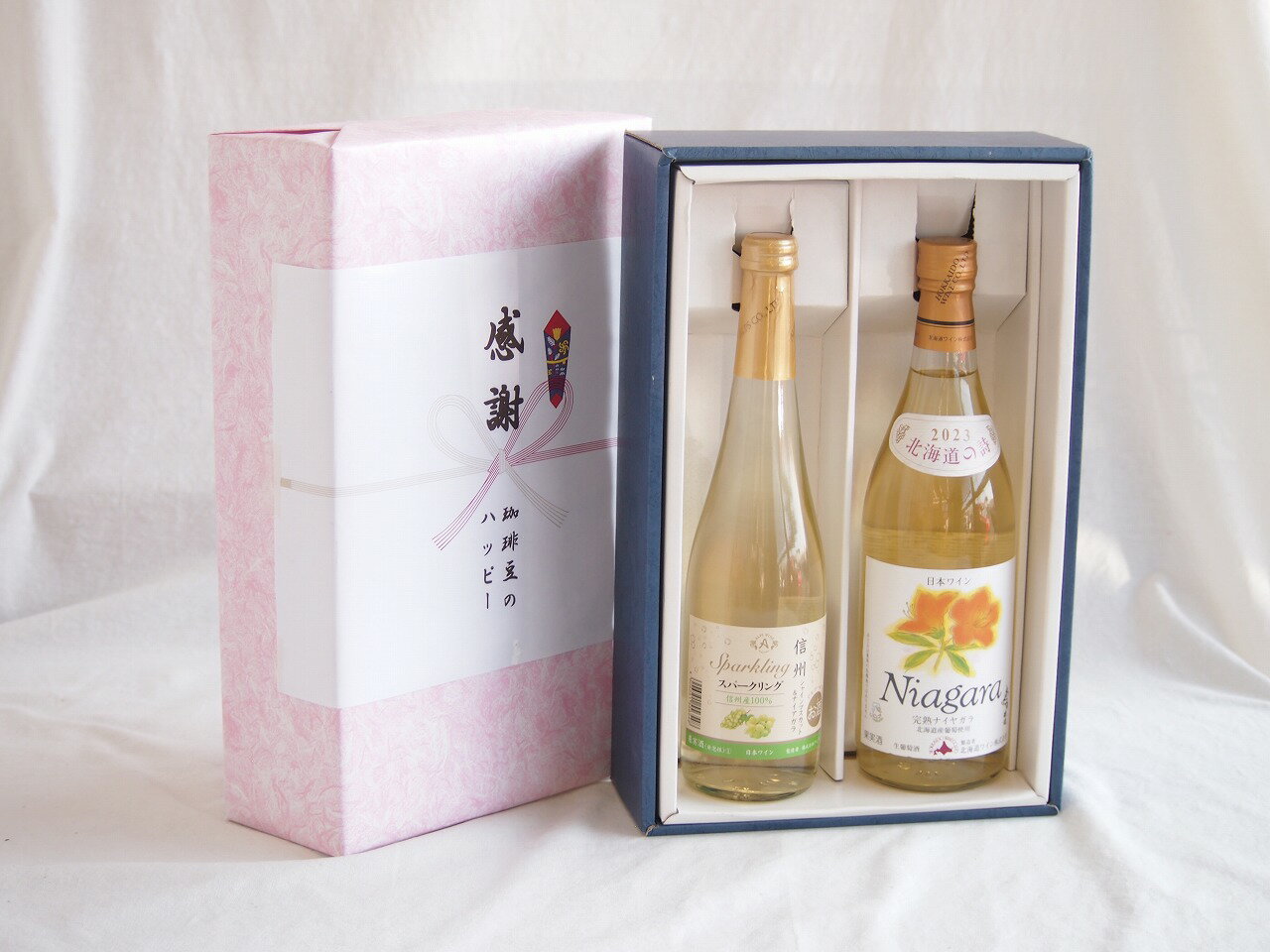 長野県産のぶどうを贅沢に使用した、非常にフルーティーで飲みやすい低アルコールの甘口スパークリングワインです。 1. 贅沢な2種類のぶどうを使用 シャインマスカット:** 上品で華やかな香りと、濃厚な甘みが特徴です。 ナイアガラ:** 非常に...