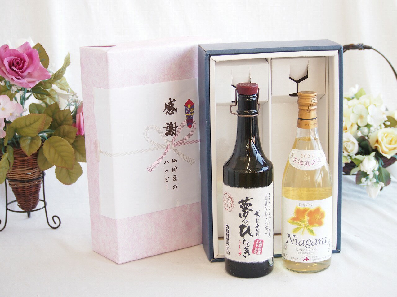 【最大2000円オフクーポン11日1:59迄】感謝の贈り物ボックス プレミアムな長期熟成麦焼酎と国産ワインセット(北海道の詩 完熟ナイヤガラ白ワイン 甘口(北海道)720ml夢のひととき長期貯蔵5年熟成麦焼酎(大分県)720ml sake-gets-17498348 贈り物本舗じざけや パッケージ画像