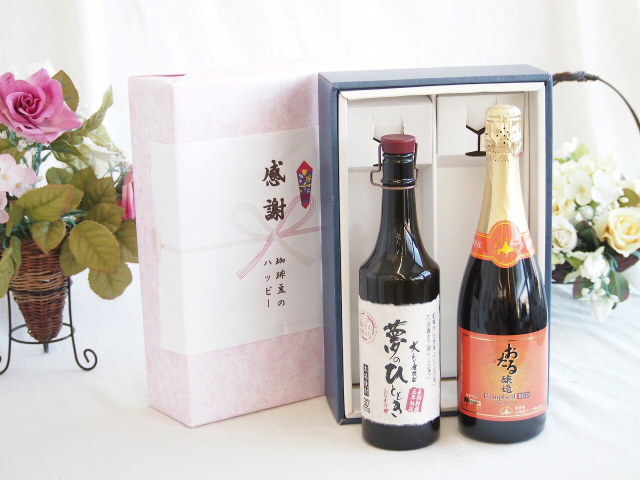 【最大2000円オフクーポン11日1:59迄】感謝の贈り物ボックス プレミアムな長期熟成麦焼酎と国産ワインセット(おたる醸造 キャンベル赤スパークリングワインやや甘口(北海道)720ml夢のひととき長期貯蔵5年熟成麦焼酎(大分県)720ml sake-gets-17498363 贈り物本舗じざけや パッケージ画像