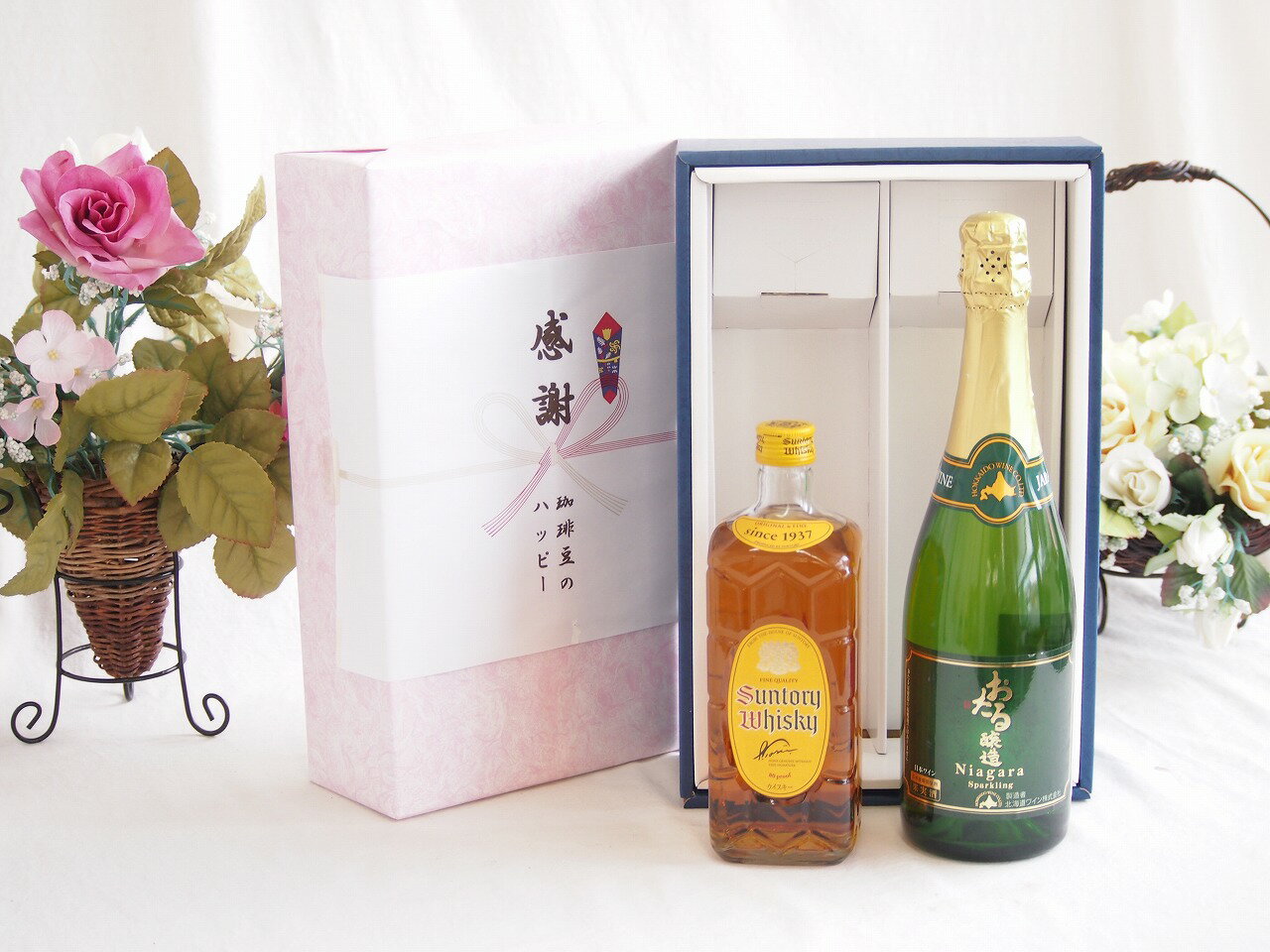 【最大2000円オフクーポン16日1:59迄】感謝の贈り物ボックス ジャパニーズウイスキー角瓶と国産ワインセット(おたる醸造 ナイアガラス白パークリングワインやや甘口(北海道)720mlサントリー角瓶700ml