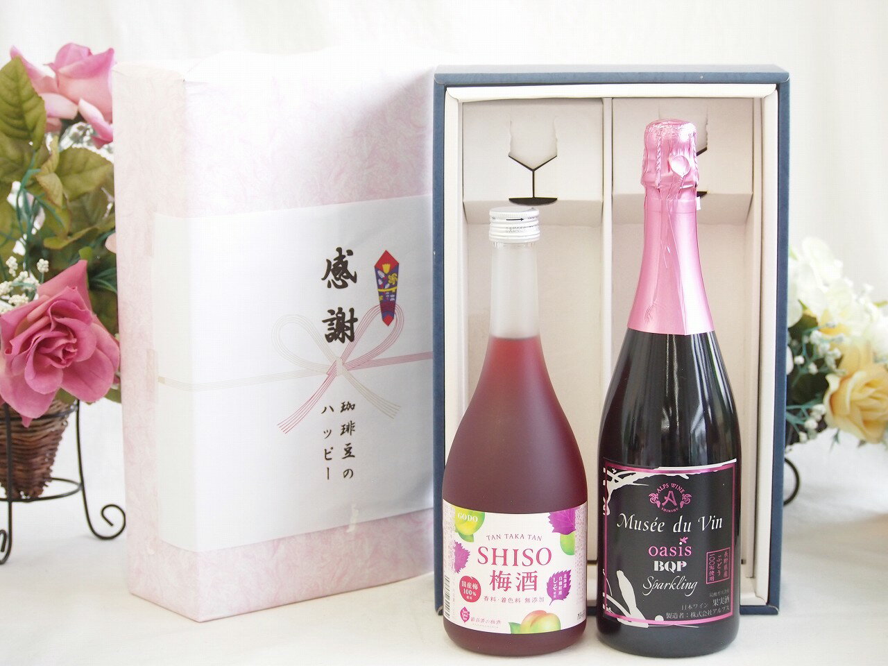 「鍛高譚の梅酒」は、「しそ焼酎 鍛高譚」に使用されている赤紫蘇と同じ原料を使用しています。赤紫蘇抽出液と梅酒をブレンドした、香り高い赤紫蘇の風味と、梅酒のさわやかな味わいが楽しめる梅酒です。液色のルビー色は紫蘇由来のものです香りは赤紫蘇と梅...