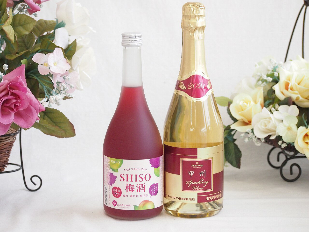 「鍛高譚の梅酒」は、「しそ焼酎 鍛高譚」に使用されている赤紫蘇と同じ原料を使用しています。 赤紫蘇抽出液と梅酒をブレンドした、香り高い赤紫蘇の風味と、梅酒のさわやかな味わいが楽しめる梅酒です。 液色のルビー色は紫蘇由来のものです。 香りは赤...