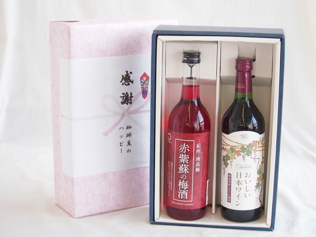 赤紫蘇梅酒は、紀州の南高梅と赤紫蘇を組み合わせた独特の梅酒です。鮮やかなルビー色が特徴で、赤紫蘇の爽やかな香りが南高梅の旨みと絶妙にマッチしています。その味わいは食事と一緒に楽しむのにぴったりで、香りと色合いが特別な雰囲気を作り出してくれま...