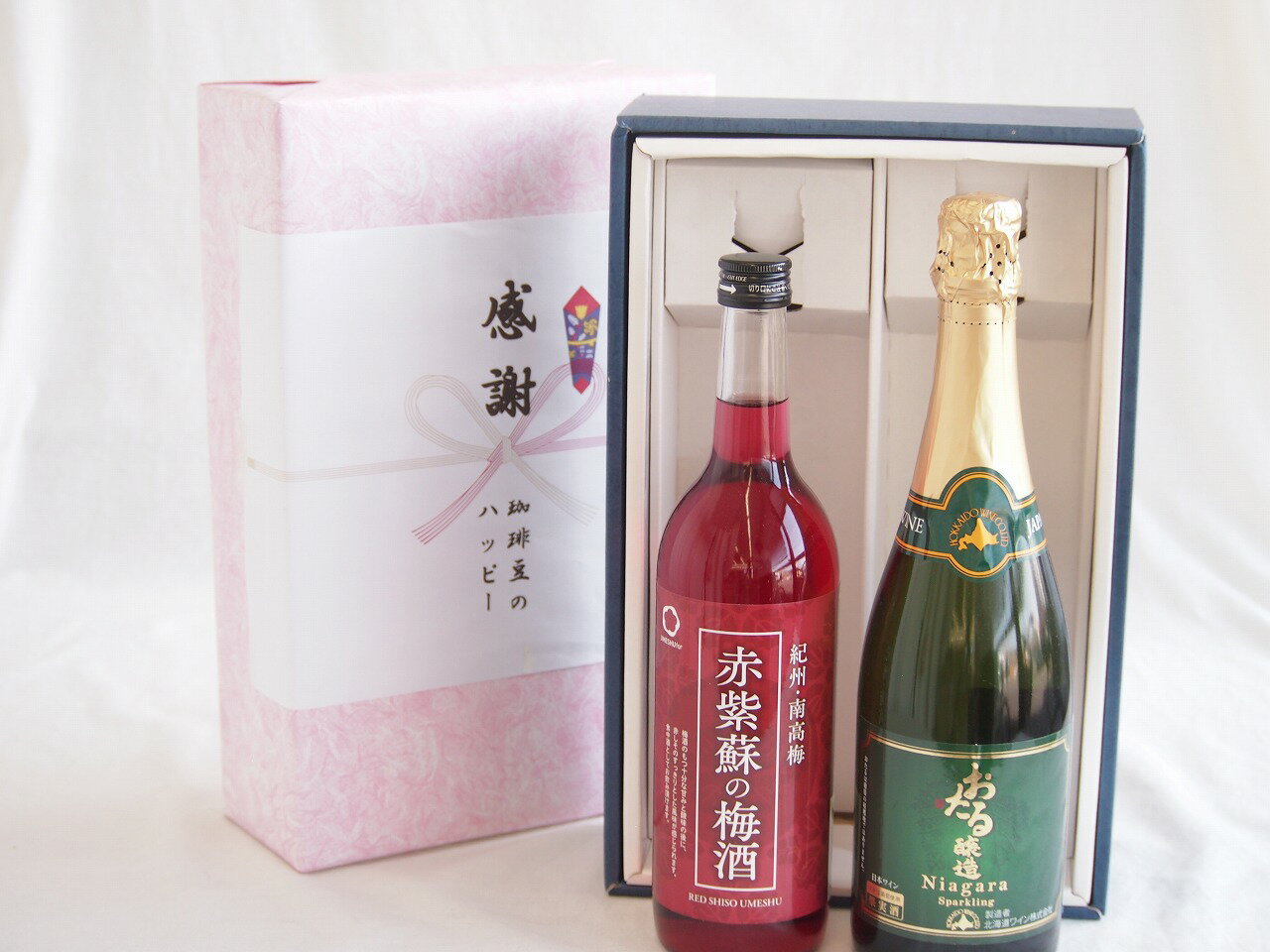 感謝の贈り物ボックス 鮮やかなルビー色赤紫蘇の梅酒と国産ワインセット(おたる醸造 ナイアガラス白パークリングワインやや甘口(北海道)720ml和歌山県 赤紫蘇の梅酒12度 720ml
