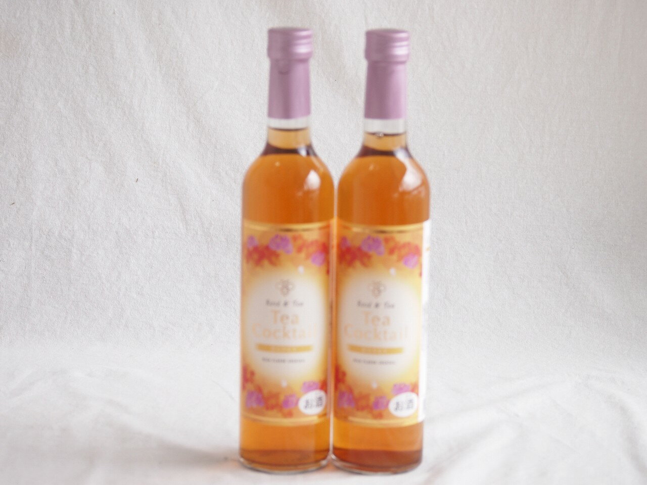 ティーカクテル ハニーは、山梨県の特産品で、500mlのボトルに入っています。このカクテルは、ハニーと紅茶をベースにしたもので、甘さと爽やかさが特徴です2本セット(ティーカクテル ハニー(山梨県)) 500ml×2本