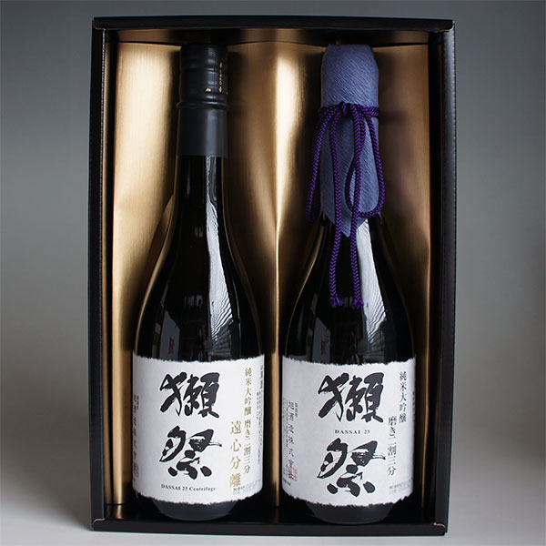 冬ギフト(御歳暮 お歳暮 御年賀 お年賀)にお酒のギフト　獺祭 日本酒飲み比べセット 純米大吟醸 遠心分離23と磨き二割三分23 720ml 2本 感謝のギフト箱 獺祭の純正包装紙で無料ギフト包装