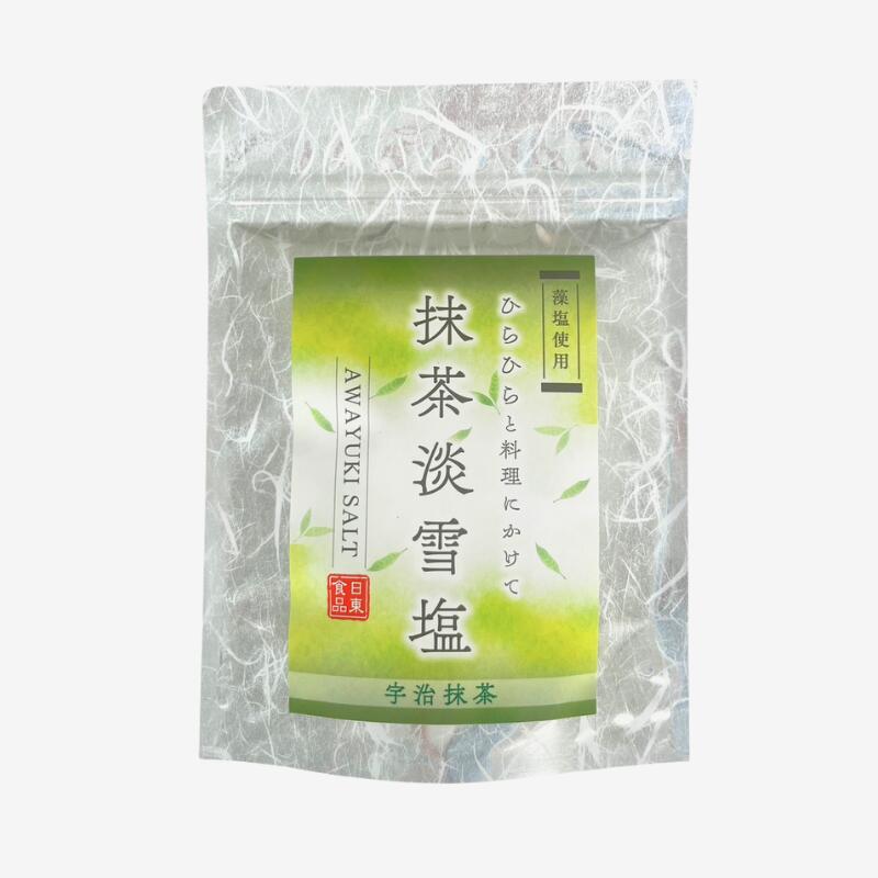 宇治抹茶の風味がほのかに香る上品で華やかなこだわりの淡雪塩 【メーカーコメント】 宇治抹茶の香りが上品に香る抹茶藻塩淡雪塩は、やわらかな緑色で料理の味を邪魔することなく華やかさを演出し、料理を彩ります。 塩は瀬戸内海の海水に藻塩エキスを配合して製造された「藻塩」を使用しています。 つけ塩や料理の仕上げに振りかけてご使用ください。 名称 食塩加工品 原材料名 米粉（国内製造）、抹茶ペースト、食塩 賞味期限 常温13ヶ月 保存方法 直射日光、高温多湿を避け常温で保存