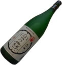 産地 三重県四日市市楠町 容量・度数等 名称：清酒　 容量：720ml 度数：17度 日本酒度：+5 酸度：1.2 原材料：米・米麹（三重県伊賀産山田錦100％） 精米歩合：40％ 保存方法：冷暗所 商品について トロフィー受賞 インターナショナル・ワイン・チャレンジ　（IWC）2018 SAKE「日本酒」部門　大吟醸の部 香り華やかにして、米の旨み溢れる酒 清冽な水が、40％まで丹念に精白された三重県産山田錦のお米の旨味を最大限に醸し出す。 華やかな吟醸香とまろやかな味わいは、料理との相性も幅広く、食前・食中酒としても楽しめる。 お願い お酒は20歳になってから。 20歳未満の飲酒は法律で禁止されています。 ●実店舗でも販売しております,、在庫切れの場合はご容赦ください。 ●商品画像とは色・形などが若干異なる場合がございます。 ●予告なく商品がリニューアルする事がございます。 ●これらの理由の返品・交換はお客様都合となります。　