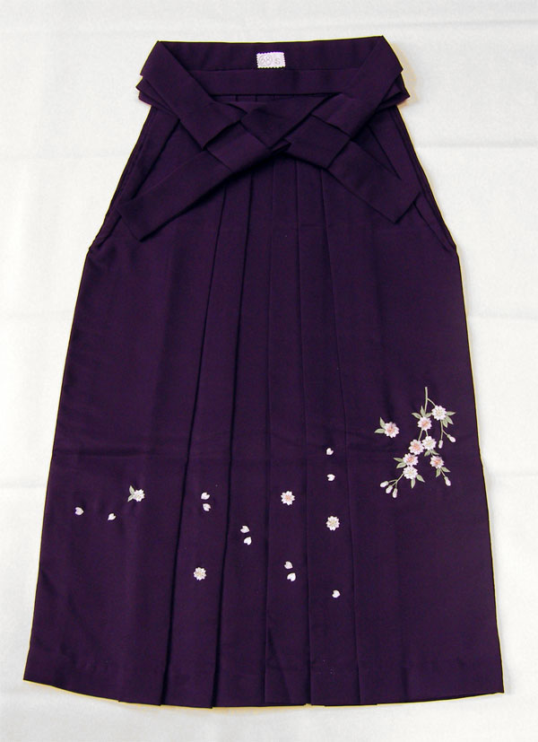 【レンタル】【往復送料無料】【6泊7日 1週間 レンタル 】レンタル袴　深紫（紫紺）色さくら柄 刺繍 袴 （Sサイズ）