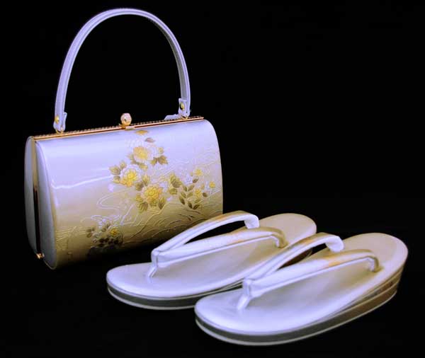【同梱購入足袋プレゼント企画商品】 金鷲本舗 高級 草履合皮 バッグ セットラデン 入り銀地 M・Lサイズキンワシ印 の高級セット金鷲謹製 だから品質安心!!