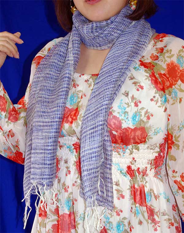 ビスコース ・ ストール春夏秋と3シーズンご使用いただけますインド高級綿 とビスコースの組み合わせで、大変肌触りの良いストールです。
