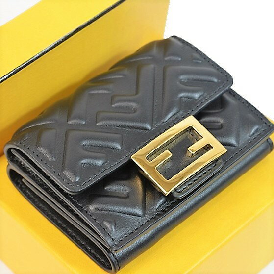 フェンディ 財布（レディース） 【新品未使用品】フェンディ FENDI 財布 三つ折り ミニ財布 BAGUETTE バゲット　8M0395