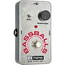 Bassballs Twin Dynamic Envelope Filter Bassballsと言えば、ポール・マッカートニーが1号機を購入したことで有名なツイン・ダイナミック・フィルターですが、Nano Bassballsは、そのルーツであるBassballs同様ツインフィルターがベースに強い存在感を与え、また内蔵ディストーションがその効果をより劇的にします。オリジナルと同じコントロール、同じサウンドで、楽器の音をまるでヴォーカルのようにユニークに変化させます。ギター、ベースどちらにも使用可能です。 Distortion搭載 True Bypass 寸法：72mm(W) x 110mm(D) x 50mm(H)&nbsp; 240g 電源：9Vバッテリー or 9V DCセンターマイナスアダプター JP9.6DC-200（別売）