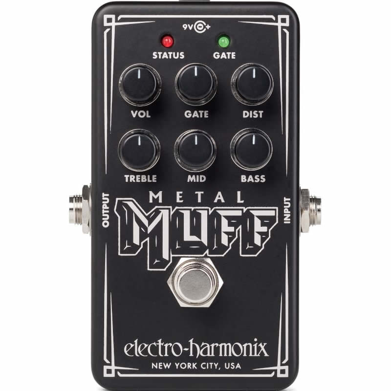 Nano Metal Muff Distortion with Noise Gate Electro-harmonix Nano Metal Muff は、強烈なディストーションと激しくアグレッシブなサウンドを求めるプレイヤーのために開発されました。兵器のようなディストーションと非常にパワフルな EQ セクションのコンビネーションにより、超重量級サウンドを調整するために必要なフレキシビリティーとトーンシェイピングを提供します。 Nano Metal Muff の新たにデザインされたノイズゲートは優れた追加機能で、演奏を停止したときの不要なハムノイズを除去します。ノイズフロア・スレッショルド・コントロール(GATE)と、ゲートが作動したことを示す LED を備えています。さらに、コンパクトなサイズと多彩で直感的なコントロールも Nano Metal Muff を完成させる重要な要素です。 ヘビーメタルプレイヤーのためのサウンド。 コンパクトでペダルボードに入れやすいサイズ。 広範囲に及ぶ EQ コントロール: Bass +/-(cut or boost)14dB、Mid +/- 15dB、Treble +/- 10dB。 ペダルのアウトプットボリュームレベルを設定する VOL コントロール。 インプットゲインと歪み量を調整する DIST コントロール。 不要なノイズを除去し、作動したことを LED で示すノイズゲート。 DC9Vバッテリー(006P)付属 サイズ：70 mm (w) x 113 mm (d) x 50 mm (h)