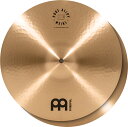 Pure Alloy シリーズ MEINL ピュア・アロイ・シリーズはドイツメイドの高い技術と、革新的なアイディアを融合する新しいシンバルラインとして、洗練されたマイネルならではのルックスと、精密で丁寧な物作りへのこだわりが、ミュージックスタイルを限定しない優れたタッチと、心地よく澄んだピュアな倍音、幅広い音域をカバーする豊かな響きを実現しています。Byzance に並ぶ大きなマザーシリーズとして音楽シーンに求められる様々なキャラクターを提供してまいります。 特徴 ・ 優れたタッチと透き通ったピュアなサウンド ・ 心地よい、澄んだ低音 ・ 幅広い音域をカバーする豊かな響き 音楽ジャンル ロック | ポップス | フュージョン R&B | レゲエ | スタジオ音楽 Pure Alloy Hihats 15"