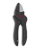 メーカー/商品名 ツヴィリングJ.A.ヘンケルスジャパン(Zwilling J.A.Henckels Japan) ツヴィリングJ.A.ヘンケルス(Zwilling Henckels) 「 花切りバサミ 」花鋏 フラワー 生け花 【日本正規販売品】40661-000 商品説明 ■材質:刃部=特殊刃物鋼、ハンドル=ABS樹脂 ・原産国:中国 メーカー品番：40661-000 備考 ※アウトレット商品については外箱にダメージ、本体にスレなどがございますことをご了承の上お買い求めください 購入前にご一読ください 全国送料無料！！（大型商品・離島以外） ※当商品に関して当店は正規販売店ではないためメーカー保証が効かない場合ございます。ご購入から1週間は当店にて製品保証いたします。 ※一部商品を除き初期不良含む故障は全てメーカー対応となっております。当店での返品、交換や修理依頼等はお受け出来かねます。 ※基本的に発送後のお客様都合でのキャンセルはお受け出来ません。 ※その他会社概要等を必ずご確認いただきご購入くださいますようお願いいたします。 ※メーカーの仕様変更により付属品やシステムOSなどのスペックが当ページ記載のものと異なる場合がございます。詳細のスペックはメーカー製品ページにてご確認頂ますようお願いいたします。